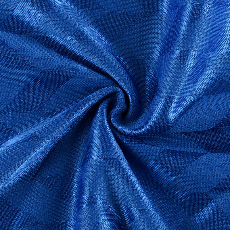 Le guide complet du tissu maillé : propriétés, applications et conseils d'entretien 